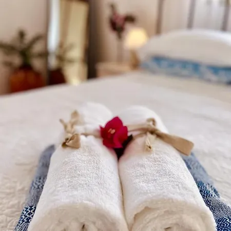 Stunning Greek Villa, Private Pool, Beach, Sleeps 2-8 Βίλα