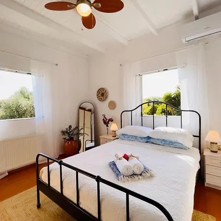 Stunning Greek Villa, Private Pool, Beach, Sleeps 2-8 Βίλα Sykia (Corinthia)